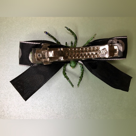 Spider web necklace & Black bow w/skull/spider hair clip & black flower hairclip - Picture 12 of 16